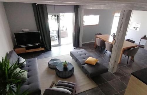 Beblenheim House | Relax at Du côté de chez Pam: Oceanfront with Pool Access