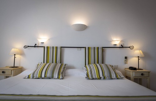 Arles City Centre Hotel | Discover Comfort at Du Forum with Pool and Breakfast