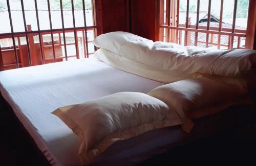 Yen Minh House | Relaxing Du Gia NaLien View Homestay with Pet-Friendly Perks
