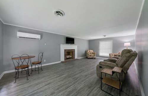Glasgow House | Dual Delight Stylish Duplex 2-Unit Home