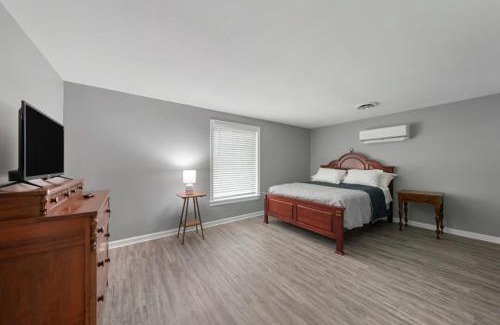 Glasgow House | Dual Delight Stylish Duplex 2-Unit Home