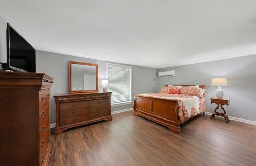 Glasgow House | Dual Delight Stylish Duplex 2-Unit Home