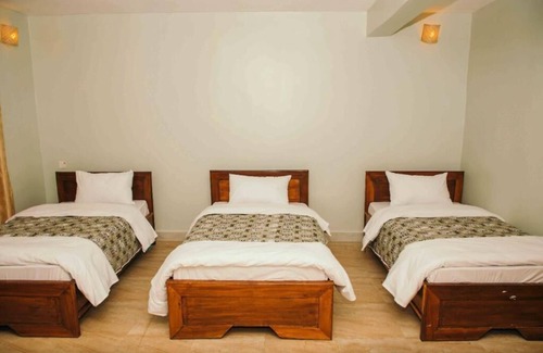 Moshi Cabin | Discover Dual Mountain View Lodge: Family-Friendly Getaway