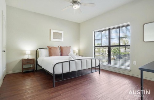 North Loop Apartment | Discover Dual Urban Oasis: 8BR Retreat in North Loop