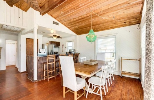 San Luis House | Ocean View Retreat - Guest Rated 10/10 & Pet Friendly
