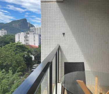 Leblon Apartment | Experience Duas Suítes with Oceanfront Views & Cristo Redentor