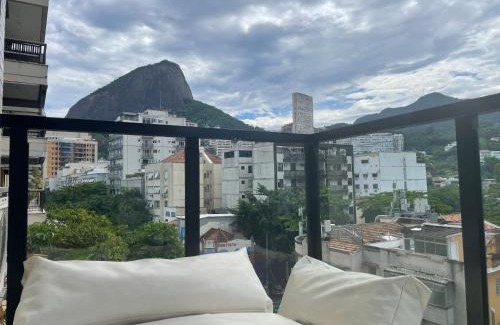 Leblon Apartment | Experience Duas Suítes with Oceanfront Views & Cristo Redentor