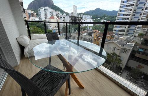 Leblon Apartment | Experience Duas Suítes with Oceanfront Views & Cristo Redentor