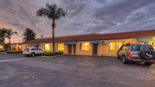 Dubbo Resort | Pet-Friendly Dubbo Midstate Motor Park with Pool & Kitchen