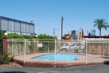 Dubbo Resort | Pet-Friendly Dubbo Midstate Motor Park with Pool & Kitchen