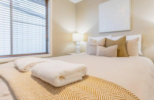 Dubbo House | Discover Dubbo’s Hidden Gem with Poolside Relaxation