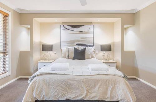 Dubbo House | Discover Dubbo’s Hidden Gem with Poolside Relaxation