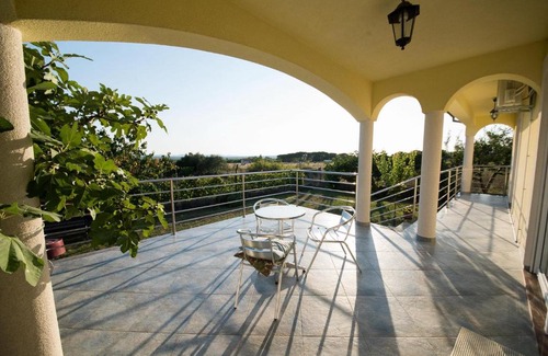 Murvica Cabin | Discover Dubis House: Pet-Friendly Oasis with Pool Access