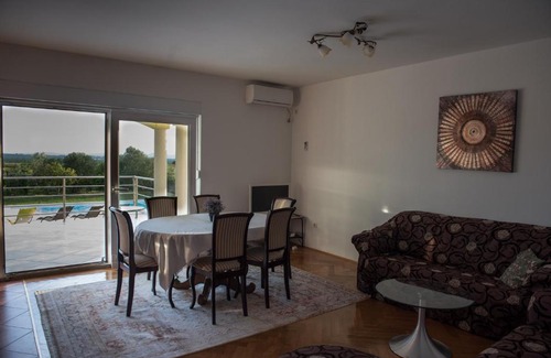 Murvica Cabin | Discover Dubis House: Pet-Friendly Oasis with Pool Access