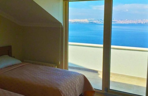 Avcilar Apartment | Cozy Dublex Flat with Breathtaking Sea View and Kitchen