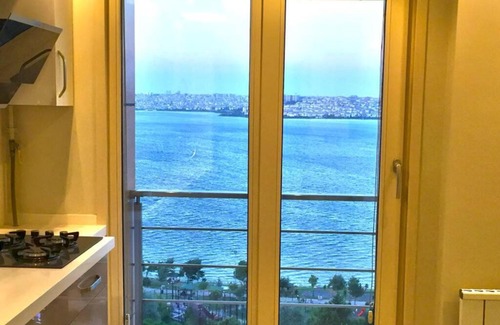 Avcilar Apartment | Cozy Dublex Flat with Breathtaking Sea View and Kitchen