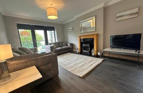 Sutton Cross Apartment | Dublin Airport Large Superior Serviced Apartment - Sleeps 6
