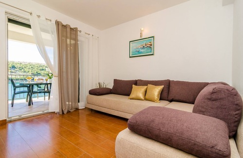 Duboka Apartment | Oceanfront Villa Duboka: 2-Level Apartment by the Sea