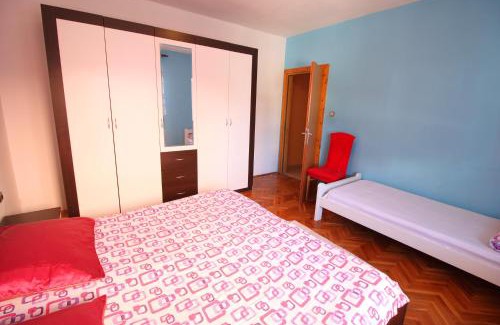 Dinjiska Apartment | Dubravka: Pet & Child-Friendly Stay with 9/10 Guest Rating