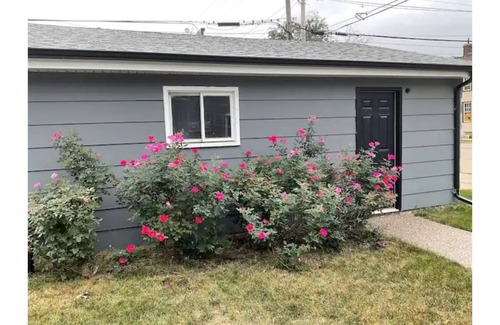 Dubuque House | Explore Dubuque: 2 BDR House with Spa and Parking