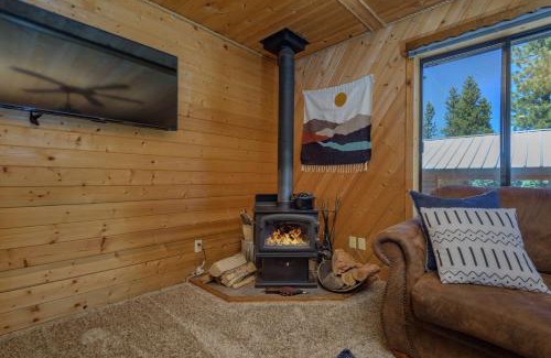 Duck Creek Village House | Cozy Cabin Retreat in Duck Creek Village: Pet & Child Friendly