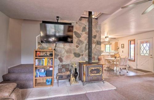 Meadow View Heights House | Cozy Duck Creek Village Cabin with Deck on Half Acre