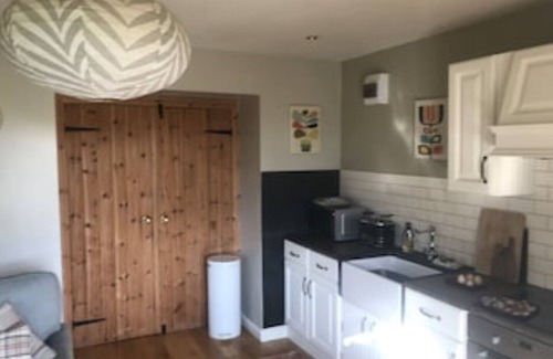 Malltraeth Cottage | Oceanfront Retreat at Duck House with Spa & Breakfast