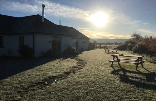 Malltraeth Cottage | Oceanfront Retreat at Duck House with Spa & Breakfast