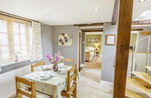New Forest District House | Discover Duck Island Cottage: Pet-Friendly Retreat with High Ratings