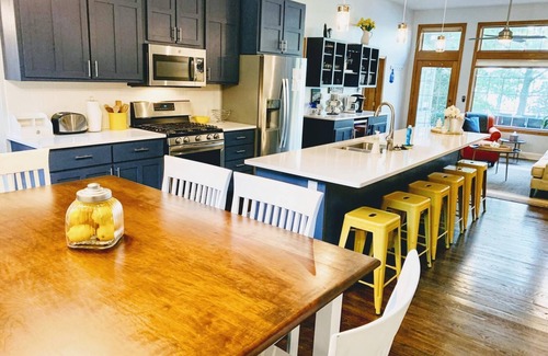 Grawn House | Discover Duck Lake Landing: Ideal for Families, 10/10 Rated!
