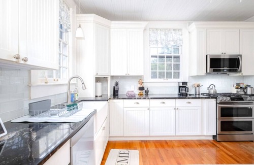 Duckpond House | Rated 10/10: Family-Friendly Grand Downtown Pool Home