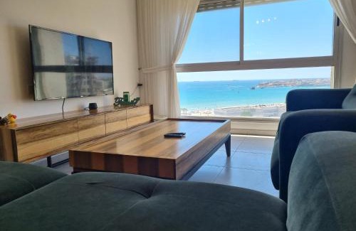Acre Apartment | Relax at Ducks on the Beach with Oceanfront Views