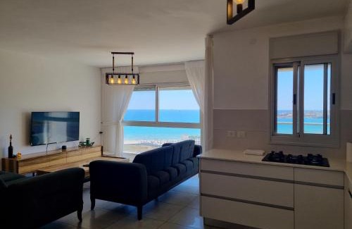 Acre Apartment | Relax at Ducks on the Beach with Oceanfront Views