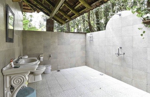 Cormonem House | Guest Rated 10/10 at Dudhsagar Plantation with Pool & Spa