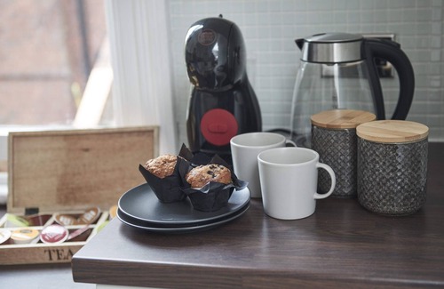 Dudley Apartment | Superior Dudley Exec Travel: 2-Bed Long Stay with Parking