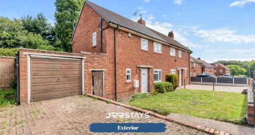 Dudley House | Dudley Retreat: 3 Bedroom Family-Friendly Getaway