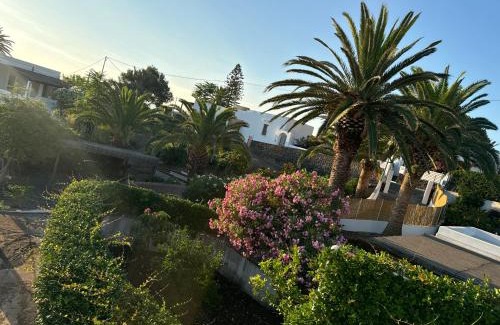 Stromboli Villa | Cozy Double Rooms with Pet-Friendly Amenities Await You