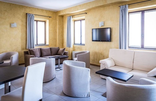 Airuno Hotel | Discover Due Platani: Family-Friendly Stay with Dining