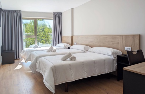 Arzua House | Welcoming Duerming Villa de Arzúa: Family-Friendly Retreat
