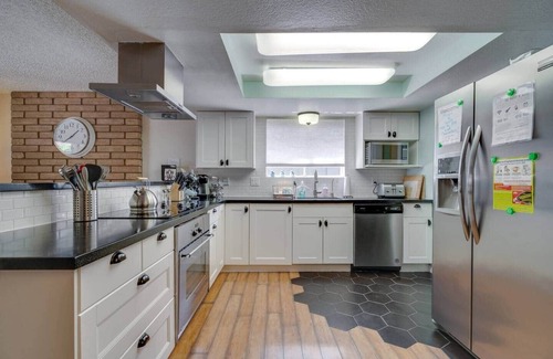 Mesa Grande House | Dugout Summer Getaway * Sparkling Pool * Hot Tub