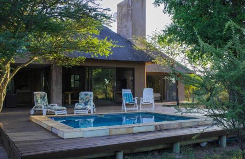 Leeupoort Villa | Duiker Lodge: Oceanfront Retreat with Spa & Pool Access