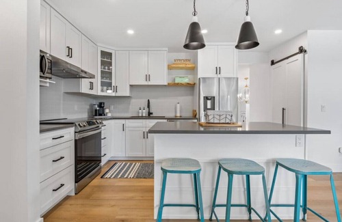 Southeast Calgary House | Guest Rated 10/10: Duke & Duchess - Family & Pet Friendly