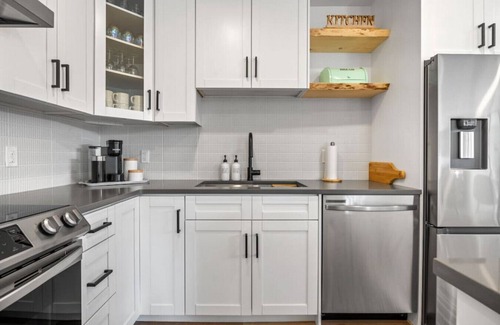 Southeast Calgary House | Guest Rated 10/10: Duke & Duchess - Family & Pet Friendly