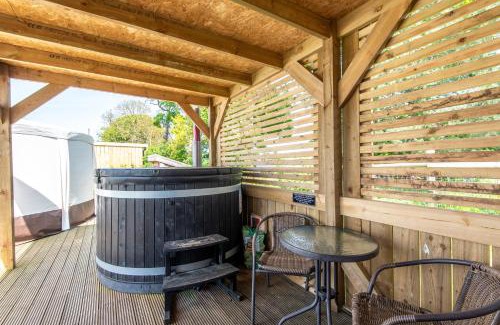 Barnby Moor Other | Relax at Dukeries Retreat with Breakfast & Hot Tub Access