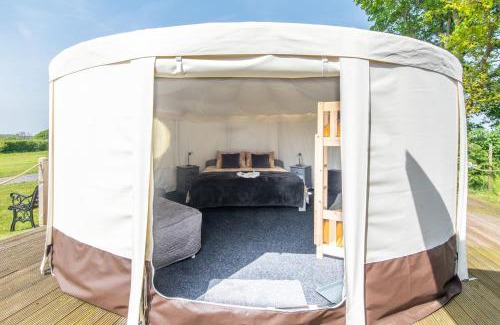 Barnby Moor Other | Relax at Dukeries Retreat with Breakfast & Hot Tub Access