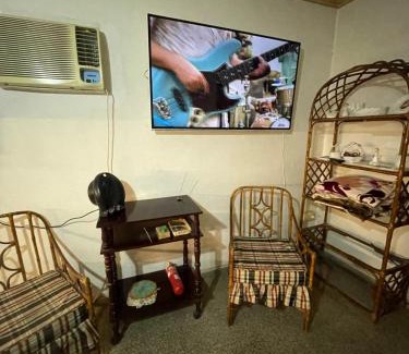 La Banda Apartment | Welcoming Dulce hogar with Breakfast & Child-Friendly Features