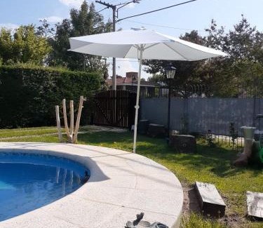 Villa Carlos Paz Apartment | Top-Rated Dulce Sueño: Family-Friendly with Pool & Pets