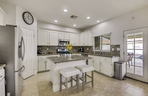 Coachella House | Experience Dulce Vida: Pool, Spa & BBQ Fun Await!