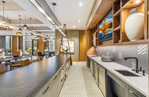 Reston Apartment | Convenient Stay Near Dulles Airport & Home Depot, Close to DC