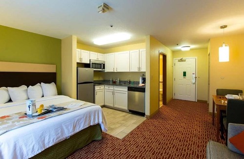 Potomac Falls Hotel | Family-Friendly Dulles Suites for Extended Stays
